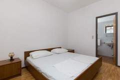 Ferienwohnung - Rooms Villa Bašica - Basic Double Room with Forest View (Soba 1) - Ferienunterkunft in Saplunara (2 Personen)