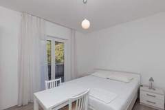 Ferienwohnung - Rooms Villa Bašica - Premium Double Room with Balcony and Sea View (Soba 4) - Ferienunterkunft in Saplunara (2 Personen)