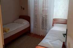 Ferienwohnung - Apartment Antica - Three Bedroom Apartment with Sea View - (ST) - Ferienunterkunft in Supetar (8 Personen)