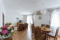 Ferienhaus - Holiday Home Oleander Sea View - Four Bedroom Holiday Home with Terrace and Sea View - Ferienunterkunft in Cavtat (10 Personen)