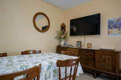 Ferienwohnung - Apartments & Rooms Green Bay - Double Room with Balcony and Sea View (Room 1) - Ferienunterkunft in Rab (2 Personen)