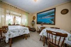 Ferienwohnung - Apartments & Rooms Green Bay - Double Room with Balcony and Sea View (Room 3) - Ferienunterkunft in Rab (2 Personen)