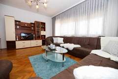 Ferienwohnung - Apartment Kosor - Three Bedroom Apartment with Terrace and Sea view - Ferienunterkunft in Kastel Stafilic (6 Personen)