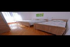 Ferienwohnung - Apartment Stella - Three Bedroom Apartment with Balcony - Ferienunterkunft in Pula (6 Personen)