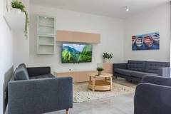 Ferienwohnung - Exquisite Prestige Luxury Apartments with Shared Pool - Classic Three Bedroom Apartment with Balcony (owner 5) - Ferienunterkunft in Zadar (4 Personen)