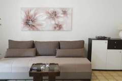 Ferienwohnung - Scenic and Refined Krk Apartment with Terrace - One Bedroom Apartment with Terrace - Ferienunterkunft in Krk (3 Personen)