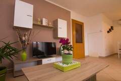 Ferienwohnung - Refined and Timeless Krk Apartment with Terrace - Two Bedroom Apartment with Terrace - Ferienunterkunft in Krk (4 Personen)
