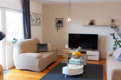 Ferienwohnung - Modern Crikvenica Apartments with Sea View - Two Bedroom Apartment with Balcony - Ferienunterkunft in Crikvenica (4 Personen)