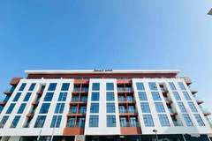 Ferienwohnung - Modern 2BR with Pool Gym & Balcony - Ferienunterkunft in Dubai (3 Personen)