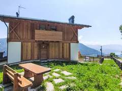 Ferienhaus, Exklusive Unterkunft - Ferienwohnung, Villa Larice Quadrilocale