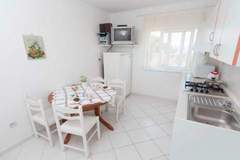 Ferienwohnung - Apartments Lili - Two Bedroom Apartment with Balcony - Ferienunterkunft in Podgora (5 Personen)