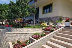 Ferienhaus, Exklusive Unterkunft - Villa Meminaj With Sea View & Garden - Ferienunterkunft in Vlorë (11 Personen)