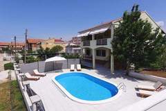 Ferienhaus - Hacienda Mia - Ferienunterkunft in Zadar (8 Personen)