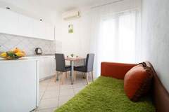 Ferienwohnung - Apartments Milic - One Bedroom Apartment with Sea View and Terrace A - Ferienunterkunft in Karin Gornji (3 Personen)
