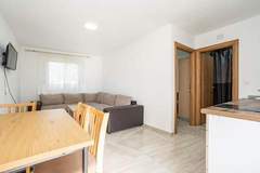 Ferienwohnung - Guest Gouse Stipanovi Dvori - Three Bedroom Apartment with Terrace 8 - Ferienunterkunft in Benkovac (6 Personen)
