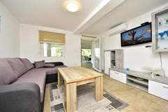 Ferienwohnung - Apartments Robi & Kristina - Two Bedroom Apartment with Terrace A2 - Ferienunterkunft in Benkovac (6 Personen)