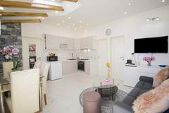 Ferienhaus - Stone House Blaca - Two Bedroom Stone House with Terrace and Sea View - Ferienunterkunft in Blato (4 Personen)