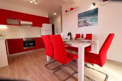 Ferienhaus - Holiday Home Adriatic View-Three Bedroom Apartment with Terrace and Sea View - Ferienunterkunft in Blato (6 Personen)