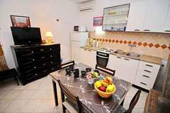 Ferienwohnung - Apartments Sunset - One Bedroom Apartment with Terrace and Sea View ( Donji ) - Ferienunterkunft in Blato (4 Personen)