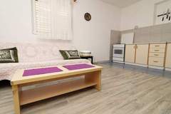 Ferienwohnung - Apartments Karbuni By The Sea - Two Bedroom Apartment with Terrace and Sea View - (A1) U REDU - Ferienunterkunft in Blato (6 Personen)