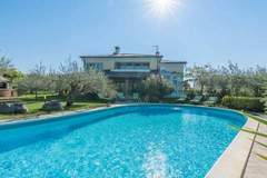 Ferienhaus, Exklusive Unterkunft - Ferienunterkunft in Porec (10 Personen)