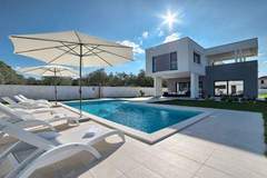 Ferienhaus, Exklusive Unterkunft - Ferienunterkunft in Pula (10 Personen)