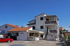 Ferienhaus - Ferienunterkunft in Porec (8 Personen)