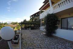 Ferienwohnung - Andromaches Apartments Apartment A - Ferienunterkunft in Mpenitses (4 Personen)