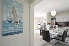 Ferienwohnung - Apartment Sunshine Trogir - Three Bedroom Apartment with Balcony - Ferienunterkunft in Seget Donji (5 Personen)