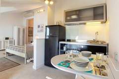 Ferienwohnung - Apartments & Room Vesna - Studio Apartment with Terrace and Sea View (Apartment 3) - Ferienunterkunft in Brela (2 Personen)