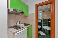 Ferienwohnung - Apartments Villa Juric - Studio Apartment with Balcony (Crveni Studio) - Ferienunterkunft in Baska Voda (2 Personen)