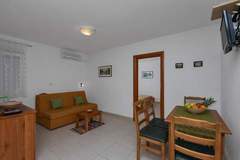 Ferienwohnung - Apartments Villa Juric - One Bedroom Apartment (Zeleni 4) - Ferienunterkunft in Baska Voda (4 Personen)