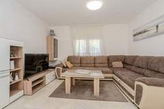 Ferienwohnung - Guest Gouse Stipanovi Dvori  - Double Bedroom with Terrace 7 - Ferienunterkunft in Benkovac (2 Personen)