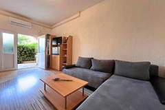 Ferienwohnung - Apartments Butković -  Two Bedroom Apartments (A3) - Ferienunterkunft in Novi Vinodolski (4 Personen)