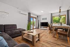 Ferienhaus - Holiday Home Mlačić - Three Bedroom Holiday Home with Pool - Ferienunterkunft in Porec (6 Personen)