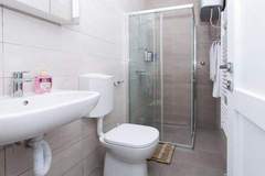 Ferienwohnung - Romantic Studio in Zadar with City and Garden Views One Bedroom Apartment - Ferienunterkunft in Zadar (2 Personen)