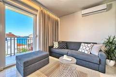 Ferienwohnung - Two-Bedroom Apartment With Balcony And Sea View - Ferienunterkunft in Seget Donji (5 Personen)