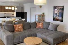 Ferienwohnung - Luxury Apartment Ivo  with Jacuzzi near the beach - Two Bedroom Apartment - Ferienunterkunft in Podstrana (5 Personen)