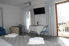 Ferienwohnung - Dugi Rat Seaside Apartments - Studio Apartment 2 - Ferienunterkunft in Dugi Rat (2 Personen)