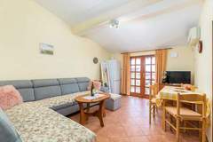 Ferienwohnung - Villa Nada - Apartment A2 - Ferienunterkunft in Fazana (4 Personen)
