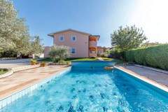 Ferienhaus - Ferienunterkunft in Peroj (6 Personen)