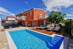 Ferienhaus - Ferienunterkunft in Peroj (4 Personen)