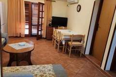 Ferienwohnung - Apartments Nada - Two Bedroom Apartment (A1) - Ferienunterkunft in Fazana (6 Personen)