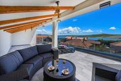 Ferienhaus - Sea view Villa Possedaria - Ferienunterkunft in Posedarje (11 Personen)