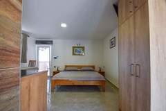 Ferienwohnung - Apartments Jaklin -  Studio Apartment with Balcony and Sea View C - Ferienunterkunft in Rab (2 Personen)