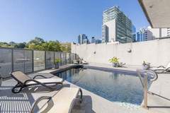 Ferienwohnung - Quirky CBD 1-Bed with Pool, Sauna and Balcony - Ferienunterkunft in Brisbane City (2 Personen)