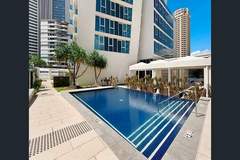 Ferienwohnung - Modern 2-Bed with Pool Access in Surfers Paradise - Ferienunterkunft in Surfers Paradise (5 Personen)