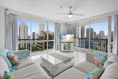 Ferienwohnung - Chic Coastal Retreat with Resort-Style Amenities - Ferienunterkunft in Surfers Paradise (5 Personen)