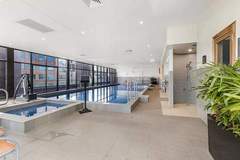 Ferienwohnung - Executive Unit with Pool and Gym near Riverfront - Ferienunterkunft in Southbank (4 Personen)