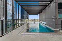 Ferienwohnung - 2-Bed Inner-City Pad with Pool, - Ferienunterkunft in Southbank (4 Personen)